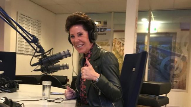 Jolanda van der Hoeven in de studio