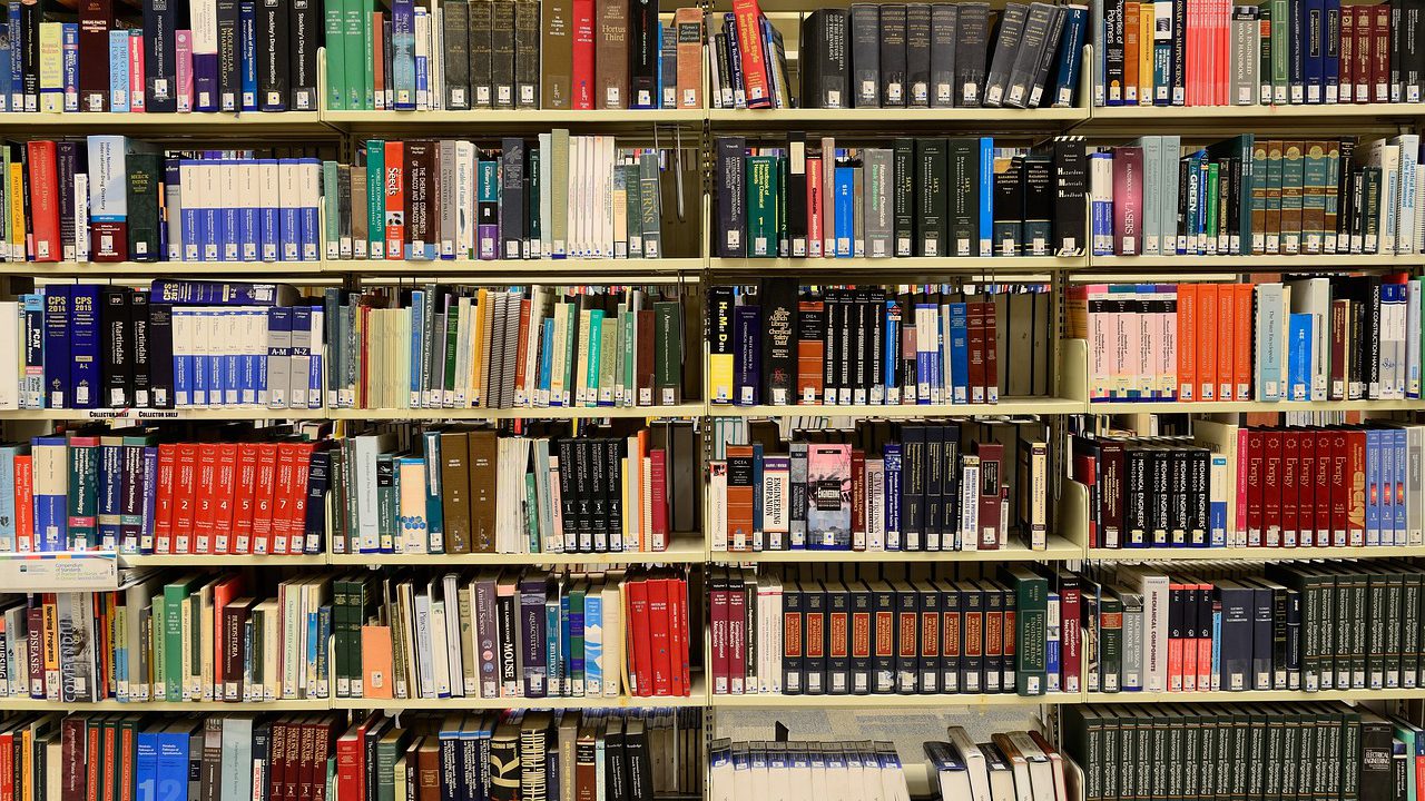 Boekenmarkt Kerk Maasdam