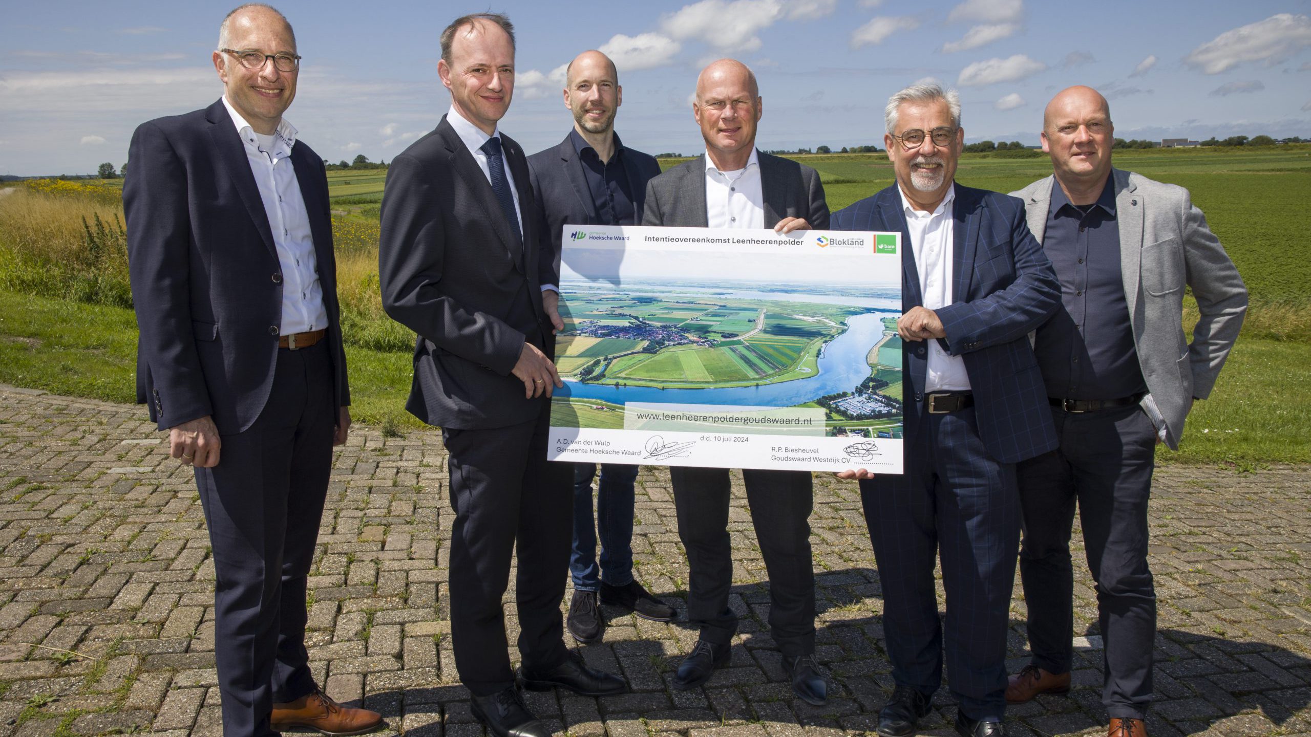 Gemeente en Goudswaard Westdijk CV maken afspraken over ontwikkeling Leenheerenpolder