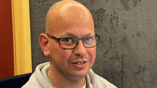 Speciale verslaggever Kees Aardoom bij avondvierdaagse ‘s-Gravendeel