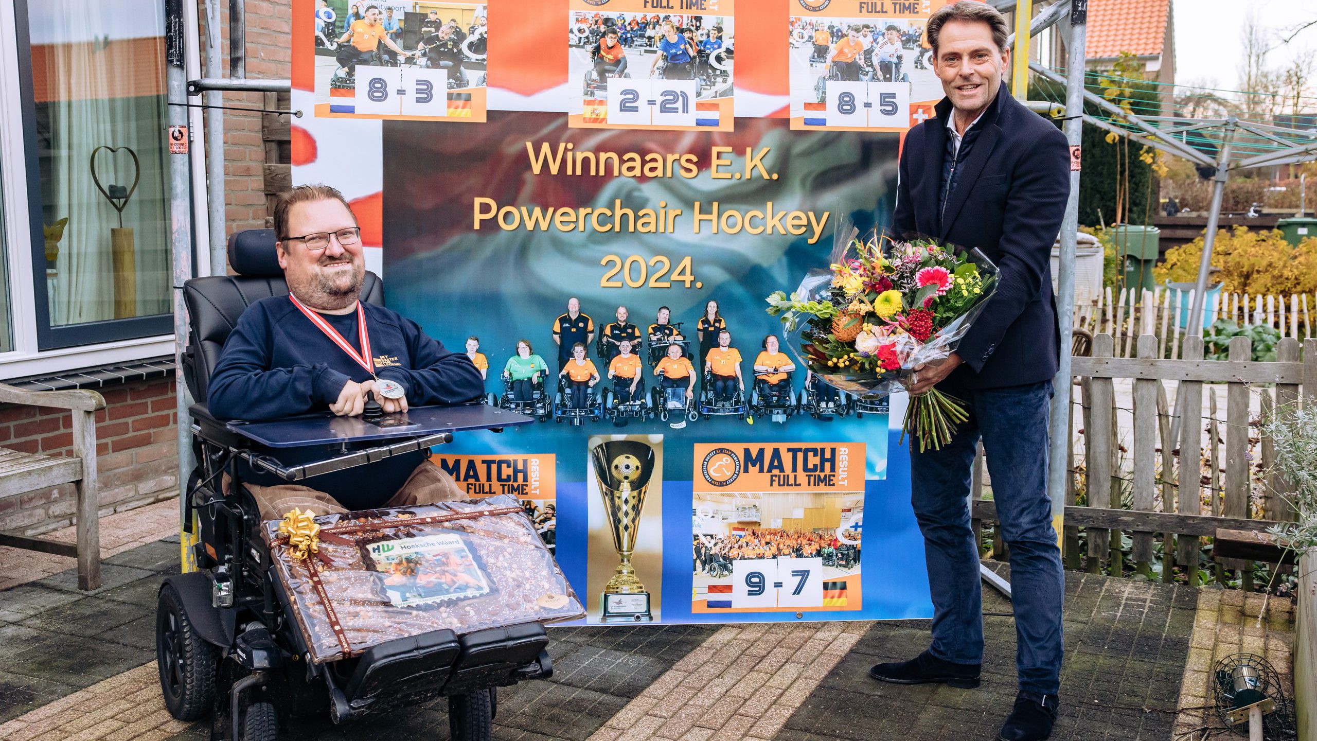 Rolstoelhockeyer Richard Goudswaard ontvangt felicitaties voor Europese titel