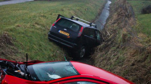 Verkeersongeval kruising 1e Kruisweg en Langeweg Oud-Beijerland