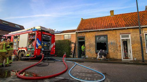 Felle woningbrand in Oud-Beijerland snel onder controle dankzij snel optreden brandweer