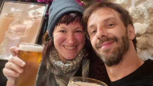Strijense Bart gelukkig na Winter Vol Liefde avontuur