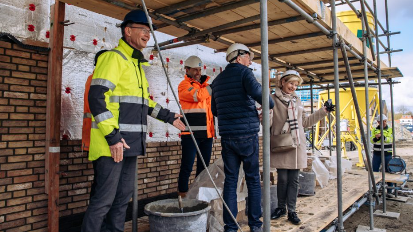 Startsein bouw volgende 20 woningen in duurzame woonwijk Heinenoord