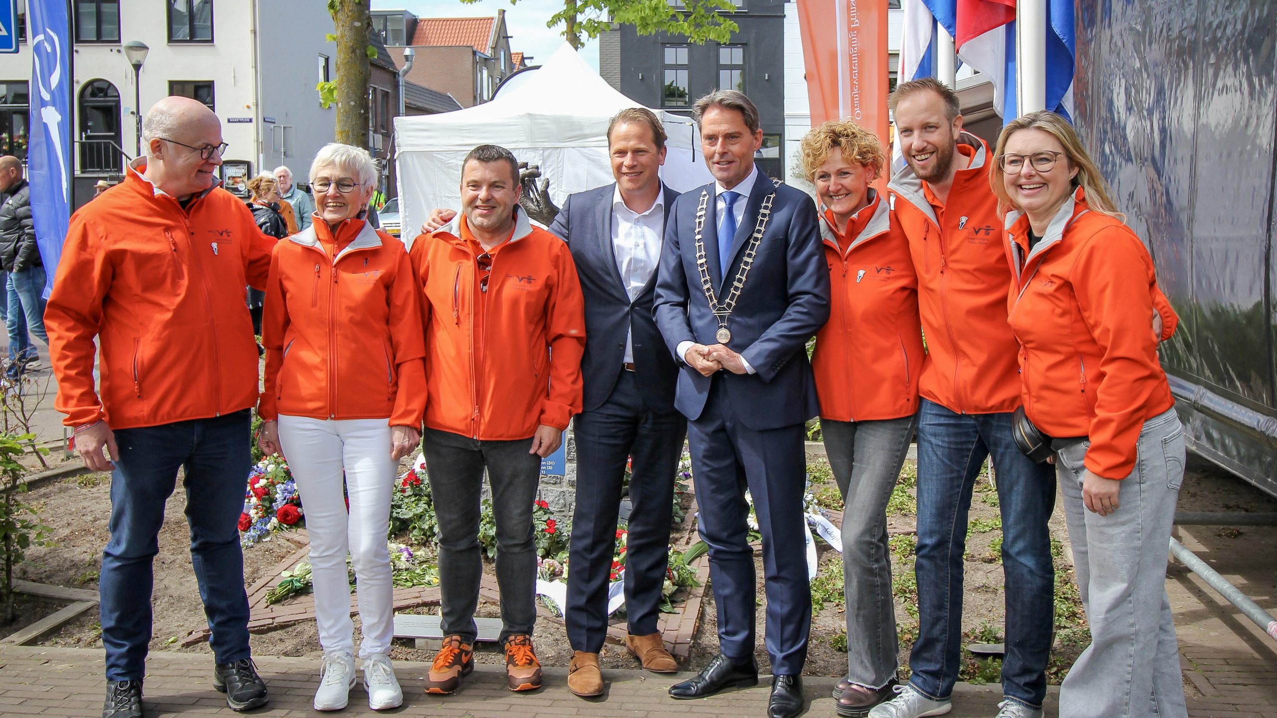 Staatssecretaris schuift aan bij Vrijheidslunch in Oud-Beijerland