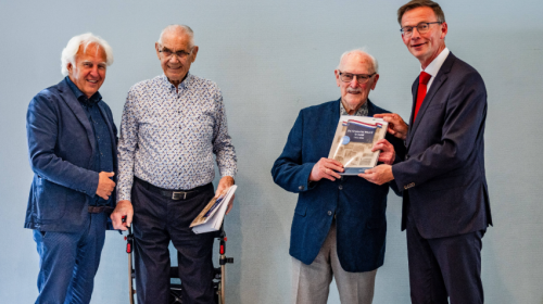 Boek ‘De Hoeksche Waard in Indië’ gepresenteerd in Strijen