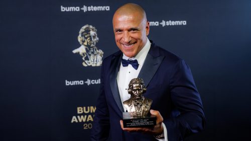 Paul Elstak ontvangt Buma Award voor songfestivalhit Europapa