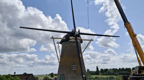 Korenmolen De Lelie in een nieuwe jas