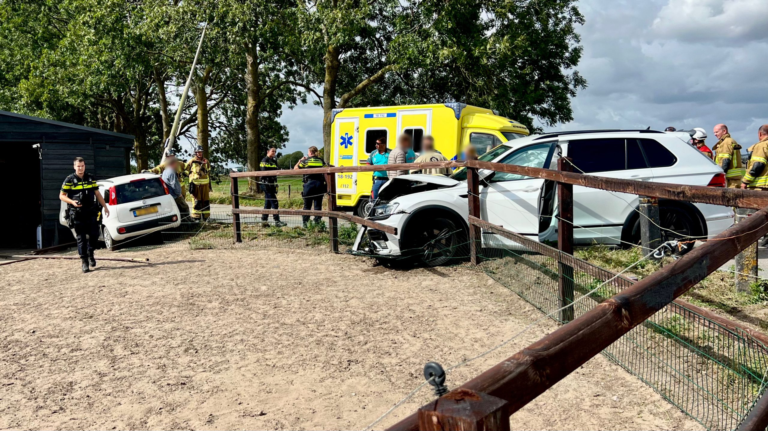 Twee slachtoffers bij auto-ongeluk, voertuigen rijden manage in