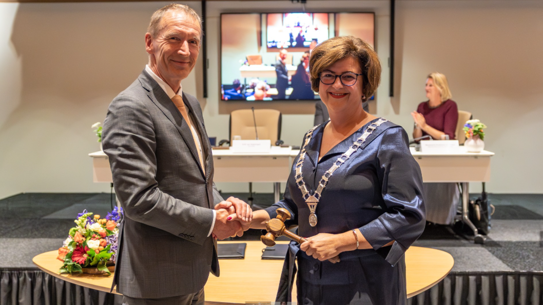 Marian Witte geïnstalleerd als kroonbenoemde burgemeester gemeente Hoeksche Waard