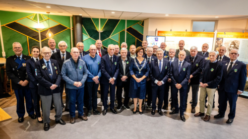 Nieuw-Guinea Herinneringskruis als eerbetoonaan Hoeksche Waardse veteranen