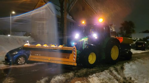 Speciale verslaggever Kees Aardoom strooit zout en snowboardt in de sneeuw