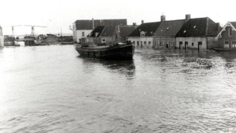 Expositie “Dorp in het water” in museum Land van Strijen